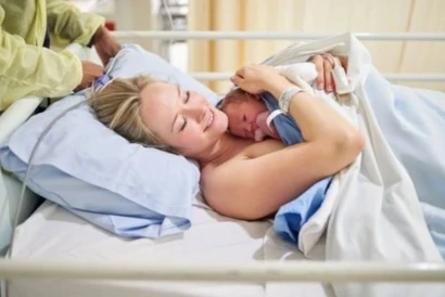 Μαιοκεντρικός Τοκετός: Η Δύναμη Της Συνεργασίας Μαίας Και Μαιευτήρα